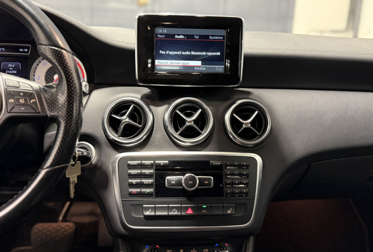 Mercedes Classe A 200 d Fascination intérieur cuir sièges électriques à mémoire 