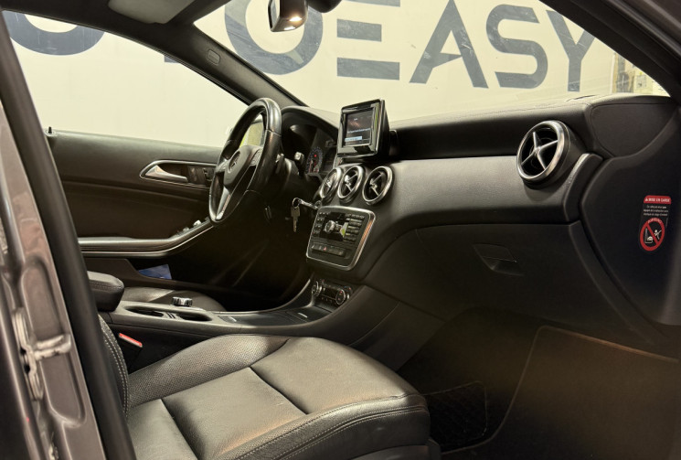 Mercedes Classe A 200 d Fascination intérieur cuir sièges électriques à mémoire 