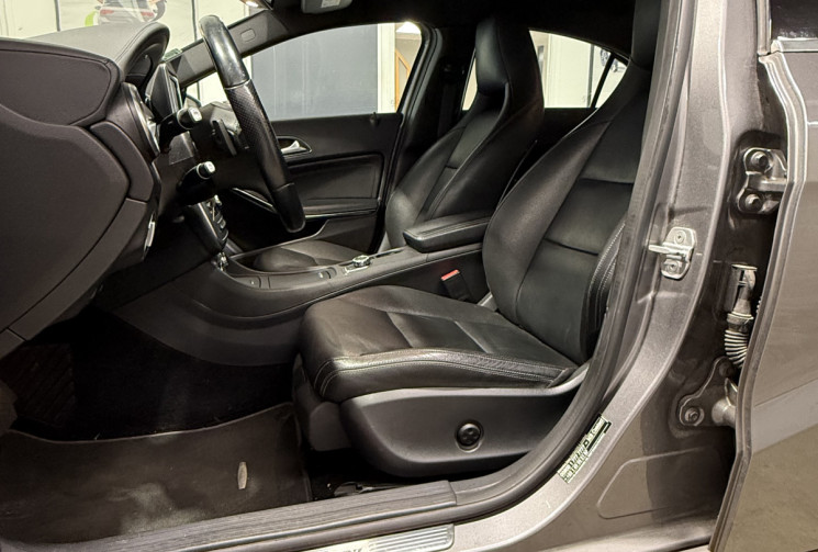 Mercedes Classe A 200 d Fascination intérieur cuir sièges électriques à mémoire 