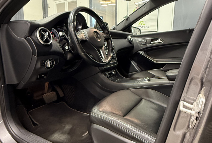 Mercedes Classe A 200 d Fascination intérieur cuir sièges électriques à mémoire 