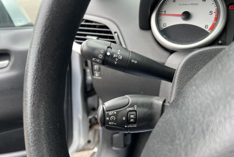 Peugeot 207 5 portes 1.6 HDi 92 cv