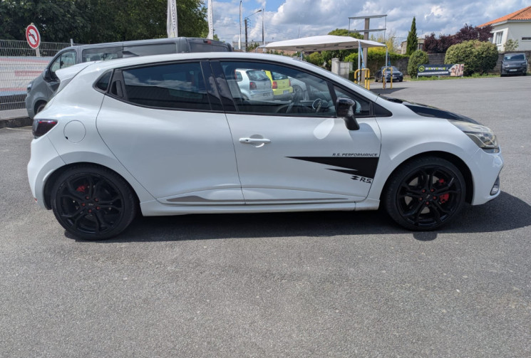 Renault Clio IV 1.6 Turbo RS SPORT CUP 200 