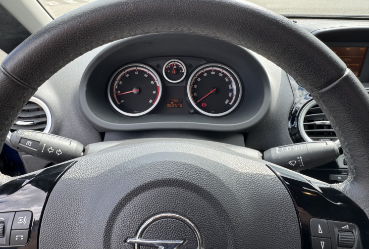 Opel Corsa 1.4i Twinport 90 cv ENJOY 1ER MAIN