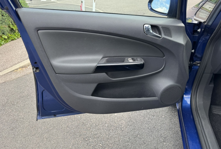 Opel Corsa 1.4i Twinport 90 cv ENJOY 1ER MAIN