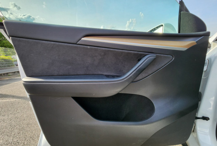 Tesla Model Y PROPULSION STANDARD 220KW RWD 300 / TRES BON ETAT / GARANTIE 12 MOIS