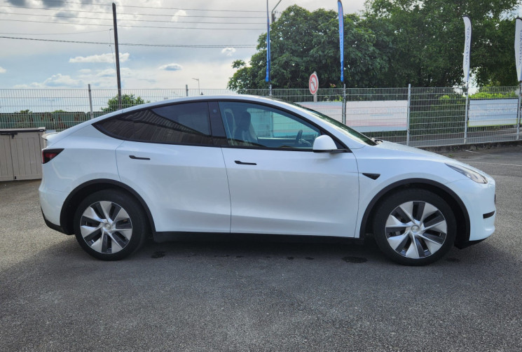 Tesla Model Y PROPULSION STANDARD 220KW RWD 300 / TRES BON ETAT / GARANTIE 12 MOIS