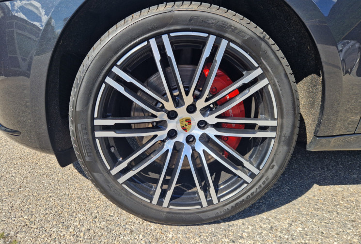 Porsche Macan turbo 3.6 440 pack performance