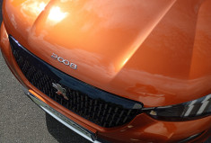 Peugeot 2008  PEUGEOT 2008 PureTech 130 EAT8 GT
