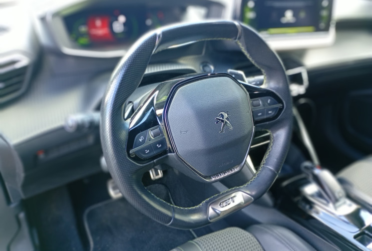 Peugeot 2008 PureTech 130 ch EAT8 GT