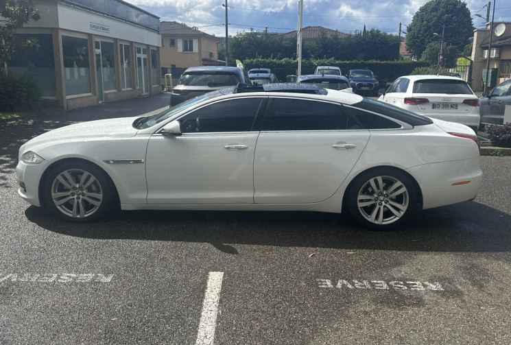 Jaguar XJ 3.0 V6 S/C Luxe Premium / ENTRETIEN OK / DISTRIBUTION OK / VIDANGE BVA OK