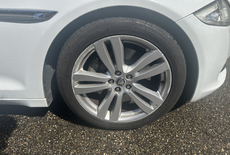 Jaguar XJ 3.0 V6 S/C Luxe Premium / ENTRETIEN OK / DISTRIBUTION OK / VIDANGE BVA OK