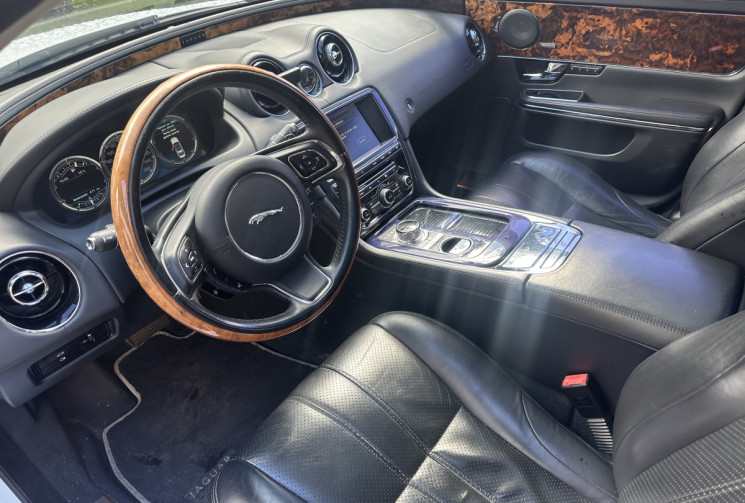 Jaguar XJ 3.0 V6 S/C Luxe Premium / ENTRETIEN OK / DISTRIBUTION OK / VIDANGE BVA OK
