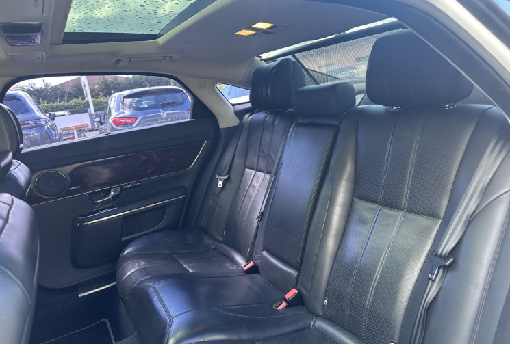 Jaguar XJ 3.0 V6 S/C Luxe Premium / ENTRETIEN OK / DISTRIBUTION OK / VIDANGE BVA OK