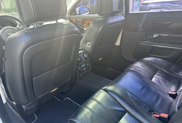 Jaguar XJ 3.0 V6 S/C Luxe Premium / ENTRETIEN OK / DISTRIBUTION OK / VIDANGE BVA OK