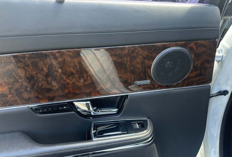Jaguar XJ 3.0 V6 S/C Luxe Premium / ENTRETIEN OK / DISTRIBUTION OK / VIDANGE BVA OK
