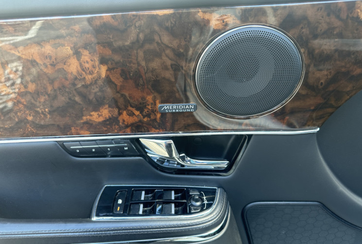 Jaguar XJ 3.0 V6 S/C Luxe Premium / ENTRETIEN OK / DISTRIBUTION OK / VIDANGE BVA OK
