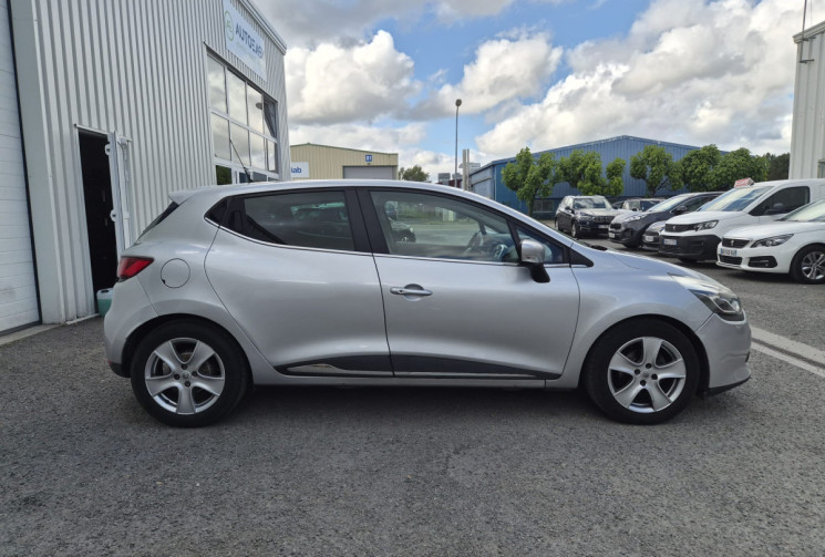 Renault Clio IV 5 Portes 1.2 TCE 16V ENERGY EDC6 118CV * CARNET COMPLET * DETECTEUR DE RECUL * 