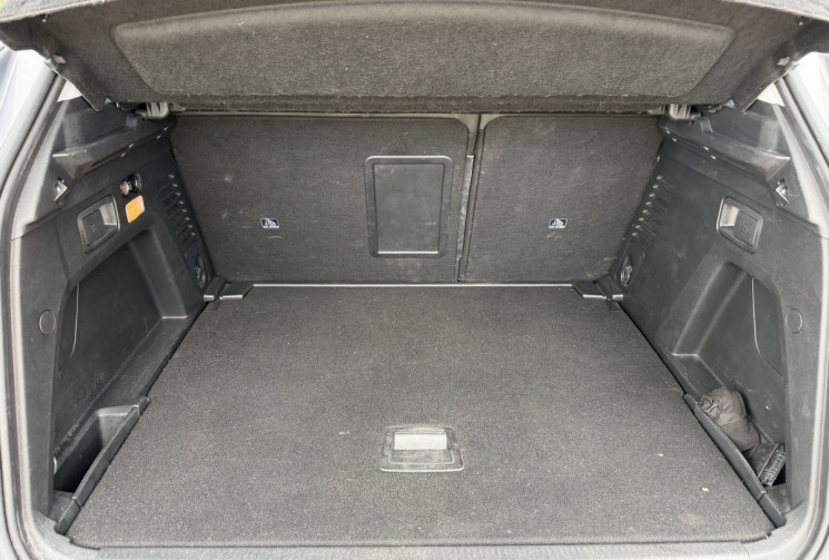 Peugeot 3008 1.5 BLUEHDI 130 ALLURE BUSINESS EAT8 / ATTELAGE / CAMERA / CARPLAY / HAYON ELECTRIQUE 