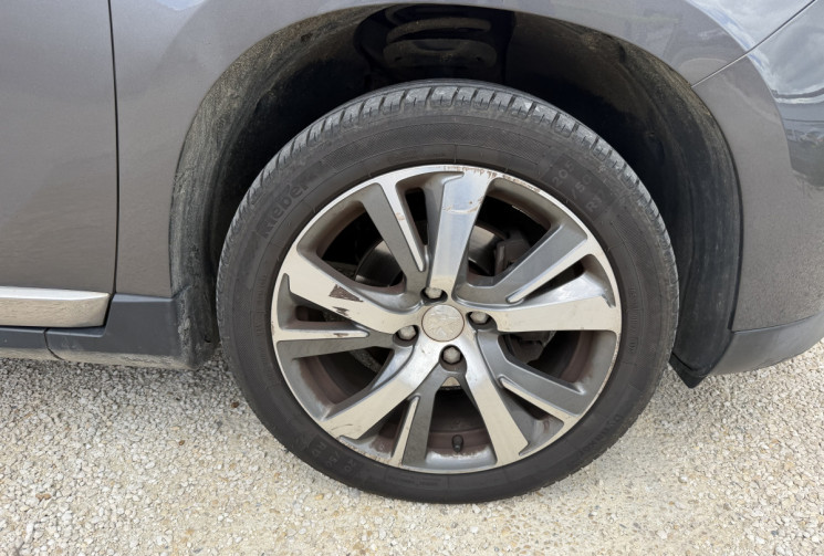 Peugeot 2008 1.6 BLUEHDI 120 Cv ALLURE BVM6 / DISTRIBUTION OK / ENTRETIEN A JOUR