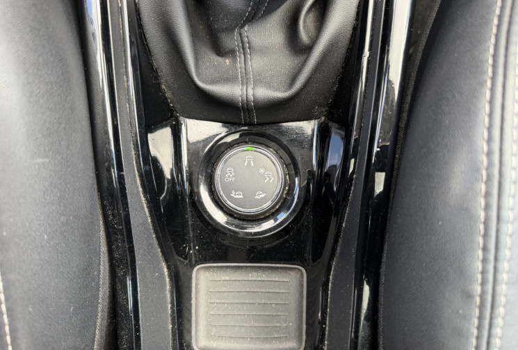 Peugeot 2008 1.6 BLUEHDI 120 Cv ALLURE BVM6 / DISTRIBUTION OK / ENTRETIEN A JOUR