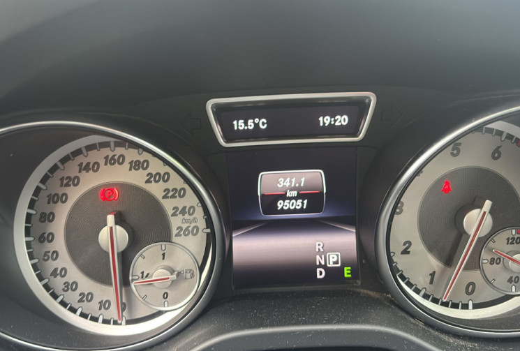 Mercedes GLA 1.6 i 122CV 7G-DCT PACK AMG TOIT OUVRANT / CAMERA