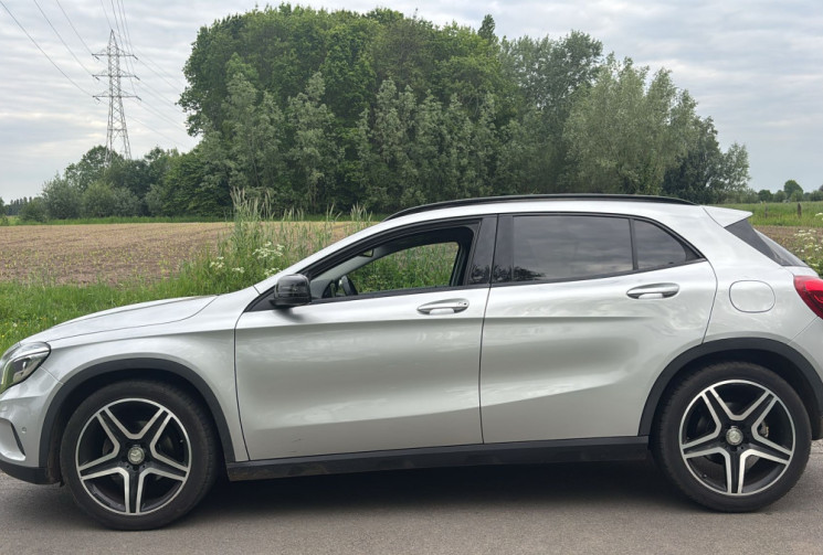 Mercedes GLA 1.6 i 122CV 7G-DCT PACK AMG TOIT OUVRANT / CAMERA