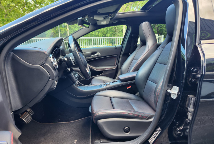Mercedes GLA 220d 177ch Fascination Pack AMG 7G-DCT Toit ouvrant / Harman Kardon