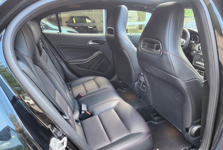 Mercedes GLA 220d 177ch Fascination Pack AMG 7G-DCT Toit ouvrant / Harman Kardon