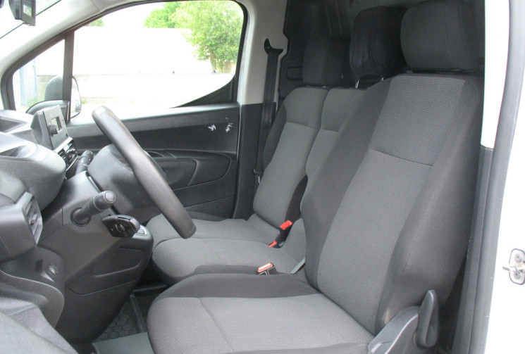 Peugeot Partner PREMIUM STD  1.2  THP 110  COURROIE NEUVE