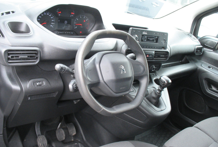 Peugeot Partner PREMIUM STD  1.2  THP 110  COURROIE NEUVE