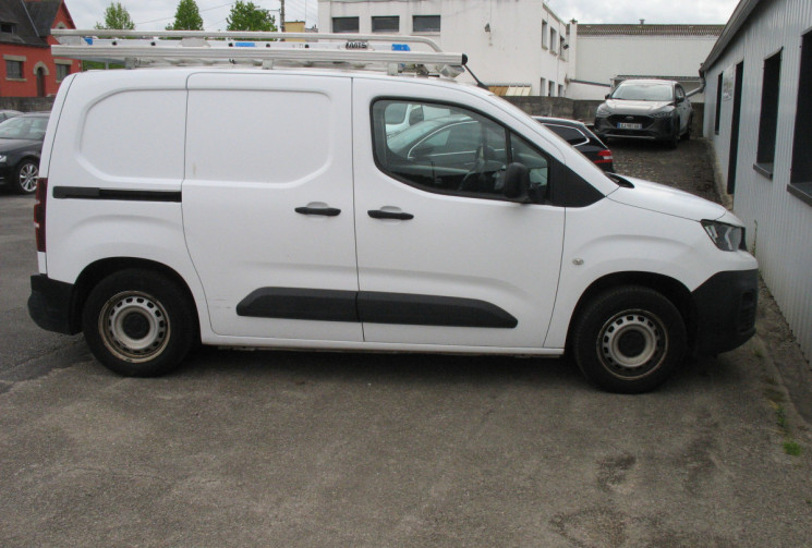 Peugeot Partner PREMIUM STD  1.2  THP 110  COURROIE NEUVE
