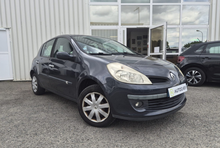 Renault Clio iii 1L5 DCI * 68cv * 5P * CLIM * 2EME MAIN * FAIBLE CONSOMATION  