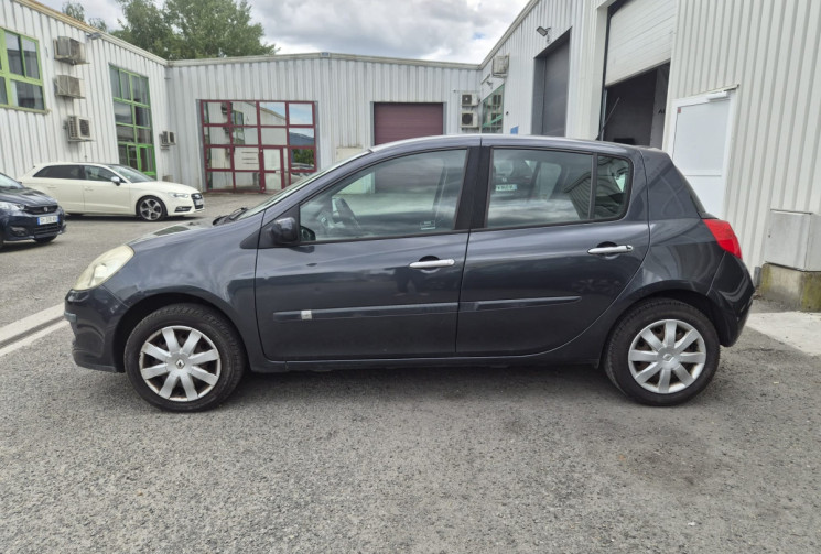 Renault Clio iii 1L5 DCI * 68cv * 5P * CLIM * 2EME MAIN * FAIBLE CONSOMATION  