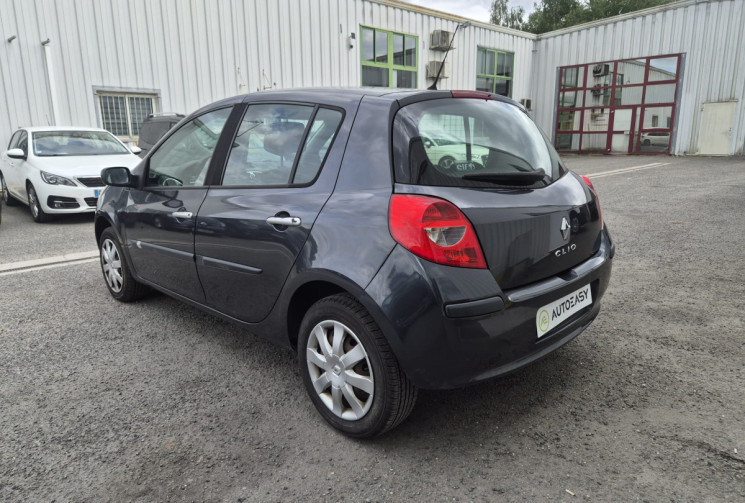Renault Clio iii 1L5 DCI * 68cv * 5P * CLIM * 2EME MAIN * FAIBLE CONSOMATION  