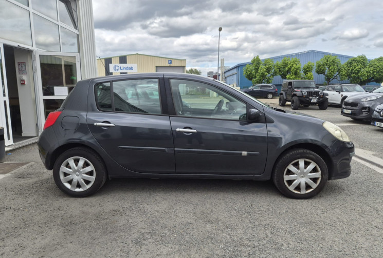 Renault Clio iii 1L5 DCI * 68cv * 5P * CLIM * 2EME MAIN * FAIBLE CONSOMATION  