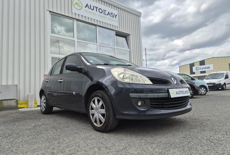 Renault Clio iii 1L5 DCI * 68cv * 5P * CLIM * 2EME MAIN * FAIBLE CONSOMATION  