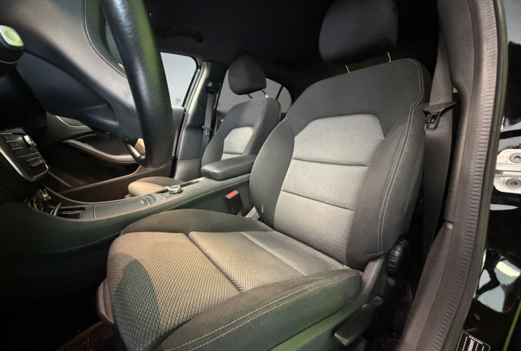 Mercedes GLA 1.6 i 180 122 cv Intuition