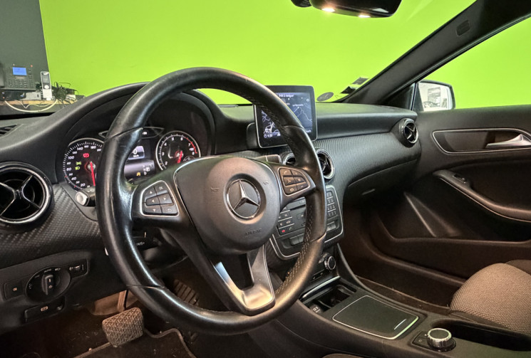 Mercedes GLA 1.6 i 180 122 cv Intuition