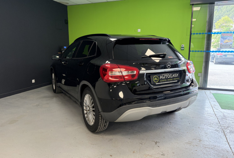 Mercedes GLA 1.6 i 180 122 cv Intuition