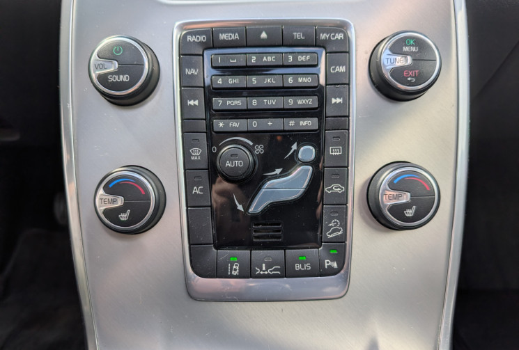 Volvo XC70 D5 AWD 215 ch Xenium Geartronic