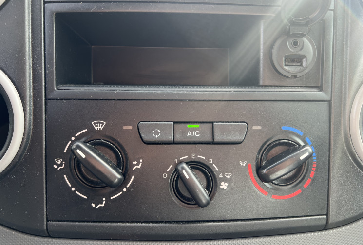 Citroën Berlingo II 1.6 BlueHDi 75ch CLUB / Climatisation / Frigorifique / Garantie 6 mois