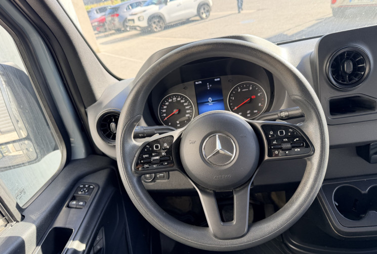Mercedes Sprinter L1H1 214 cdi 143 CH 1ERE MAIN