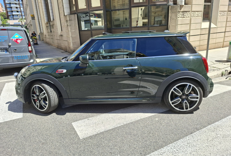 Mini MINI JOHN COOPER WORKS 2.0 i 231 CH BVA 8 TOIT OUVRANT / HARMAN KARDON...