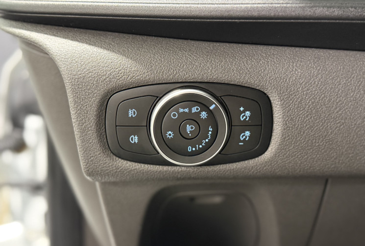 Ford TRANSIT CUSTOM FG LIMITED 2.0 TDCI ECOBLUE 131 ch MOTEUR NEUF TVA RECUPERABLE 19160€ HT 