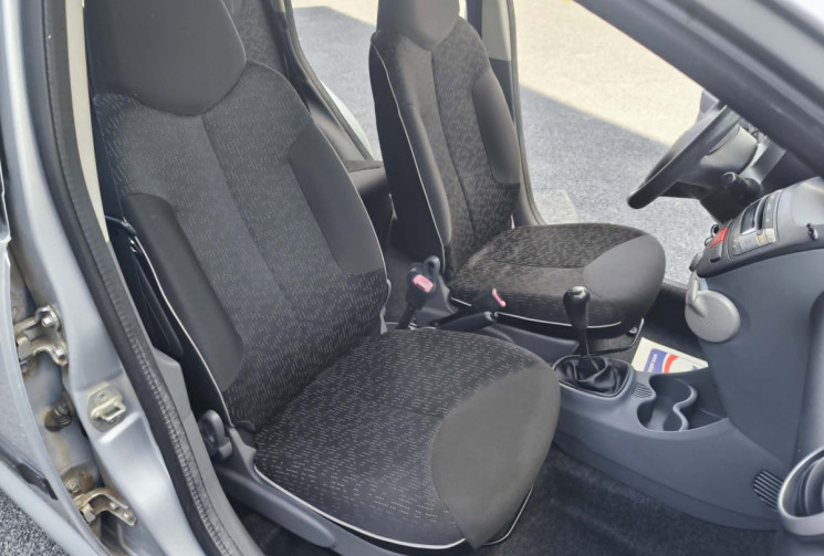 Peugeot 107 1.4 HDI 55 CH 5 PORTES DISTRIB NEUVE