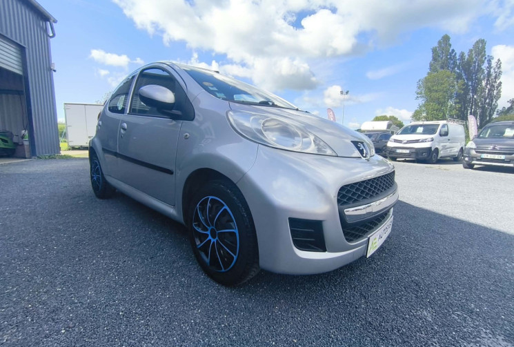 Peugeot 107 1.4 HDI 55 CH 5 PORTES DISTRIB NEUVE