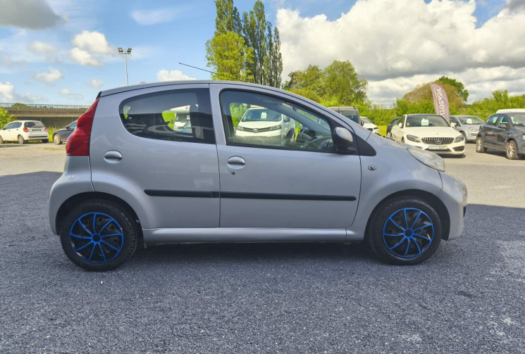 Peugeot 107 1.4 HDI 55 CH 5 PORTES DISTRIB NEUVE