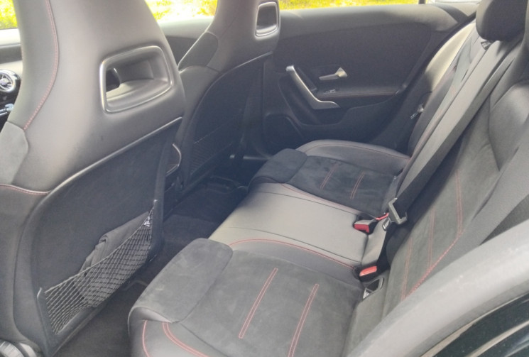 Mercedes Classe A 220 4 MATIC 190 CV AMG LINE - Suivi Mercedes - Sièges chauffants - Attelage