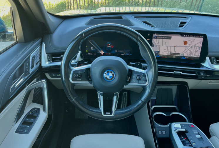 BMW X1 XDRIVE30E(U11) xDrive30e 326ch M Sport / Suivi BMW / Individual Blue Bay Lagoon métalllisé 