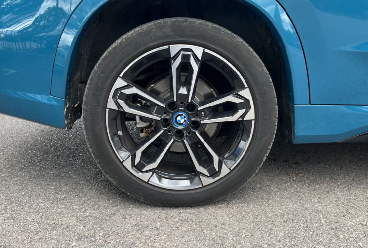 BMW X1 XDRIVE30E(U11) xDrive30e 326ch M Sport / Suivi BMW / Individual Blue Bay Lagoon métalllisé 